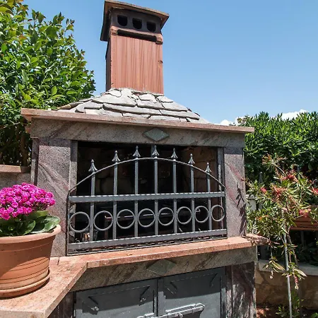 Malerisches Mit Grossem Balkon, Grillbereich Und Nur 15 Minuten Zum * Rovinj