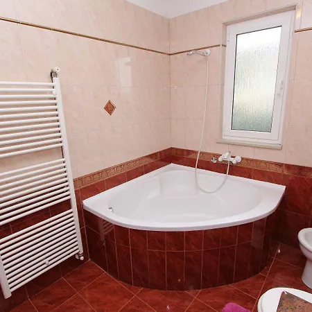 Malerisches Mit Grossem Balkon, Grillbereich Und Nur 15 Minuten Zum Apartment Rovinj