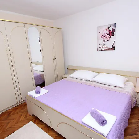 Malerisches Mit Grossem Balkon, Grillbereich Und Nur 15 Minuten Zum * Rovinj