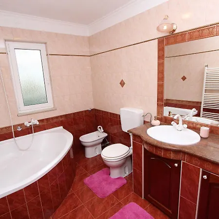 Apartment Malerisches Mit Grossem Balkon, Grillbereich Und Nur 15 Minuten Zum