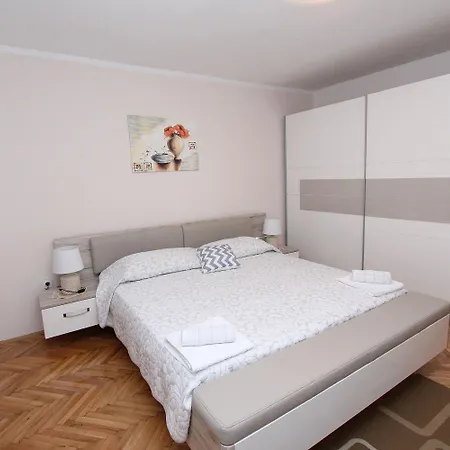 Malerisches Mit Grossem Balkon, Grillbereich Und Nur 15 Minuten Zum *