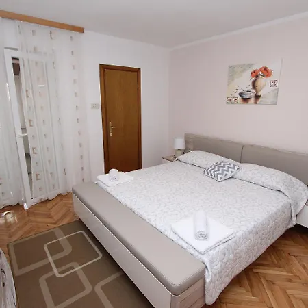 Apartment Malerisches Mit Grossem Balkon, Grillbereich Und Nur 15 Minuten Zum