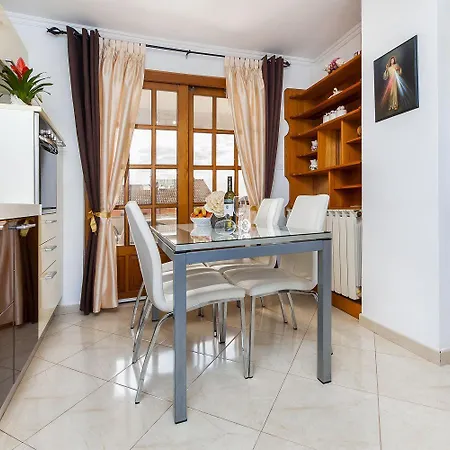 Malerisches Mit Grossem Balkon, Grillbereich Und Nur 15 Minuten Zum *