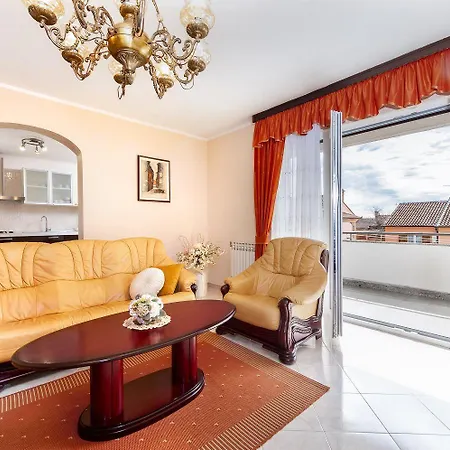 Apartment Malerisches Mit Grossem Balkon, Grillbereich Und Nur 15 Minuten Zum