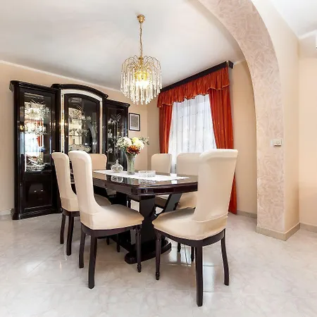 Malerisches Mit Grossem Balkon, Grillbereich Und Nur 15 Minuten Zum Rovinj