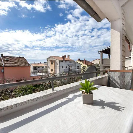 Malerisches Mit Grossem Balkon, Grillbereich Und Nur 15 Minuten Zum * Rovinj